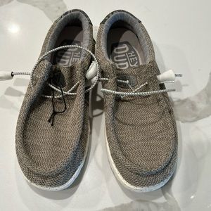 Never worn camo detail Hey dude